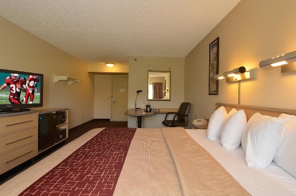 Red Roof Inn San Antonio - Airport image 7